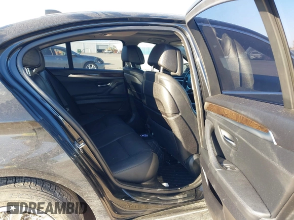 2015 BMW 5 Series 528i xDrive with VIN WBA5A7C52FD624898, listed as a IAAI auction lot 41004092 with 99,668 mi miles and . Bid and sale history available at carsss.com. Image 8.