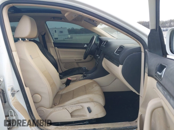 2014 Volkswagen Jetta TDI w/Sunroof & Nav with VIN 3VWPL7AJ7EM617385, listed as a IAAI auction lot 42012881 with 98,015 mi miles and . Bid and sale history available at DreamBid. Image 5.