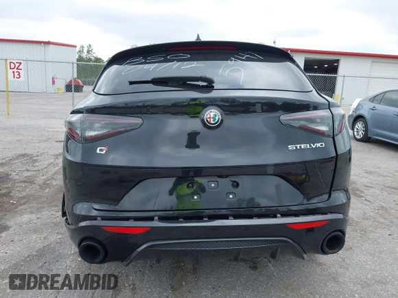 2024 Alfa Romeo Stelvio Veloce z VIN ZASPAKBN0R7D75947, wystawiony jako IAAI lot #42045255 z przebiegiem Nie podano mil oraz . Historia ofert i sprzedaży dostępna na DreamBid. Obrazek 17.