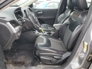 2017 Jeep Cherokee Trailhawk L Plus z VIN 1C4PJMBB6HW519113, wystawiony jako Copart lot #88548615 z przebiegiem 80 881 mil mil oraz Szkoda całkowita • Salvage title. Historia ofert i sprzedaży dostępna na DreamBid. Obrazek 7.
