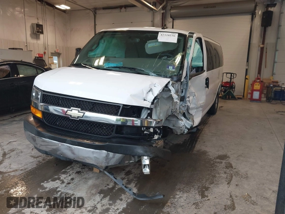 2018 Chevrolet Express Passenger LT z VIN 1GAZGPFG3J1267167, wystawiony jako IAAI lot #42320536 z przebiegiem 81 068 mil mil oraz . Historia ofert i sprzedaży dostępna na DreamBid. Obrazek 18.