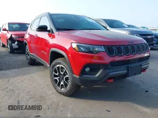 2025 Jeep Compass Trailhawk with VIN 3C4NJDDN0ST551132, listed as a IAAI auction lot 41905784 with 1,573 mi miles and . Bid and sale history available at DreamBid. Image 1.