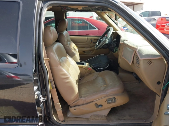 2002 Chevrolet Blazer LS z VIN 1GNDT13W42K124494, wystawiony jako IAAI lot #42266284 z przebiegiem 259 857 mil mil oraz . Historia ofert i sprzedaży dostępna na DreamBid. Obrazek 5.