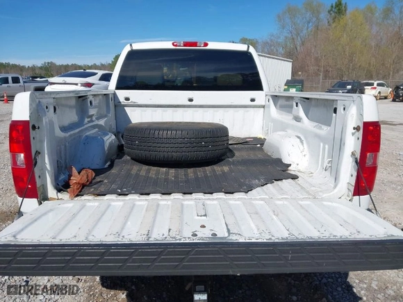 2008 Chevrolet Silverado 1500 LT w/1LT with VIN 2GCEK19J981314893, listed as a IAAI auction lot 41734553 with 147,058 mi miles. Bid and sale history available at carsss.com. Image 8.