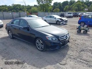 2015 Mercedes-Benz E-Class E 350 Luxury with VIN WDDHF8JB4FB139860, listed as a IAAI auction lot 40370384 with 68,482 mi miles. Bid and sale history available at carsss.com. Image 1.
