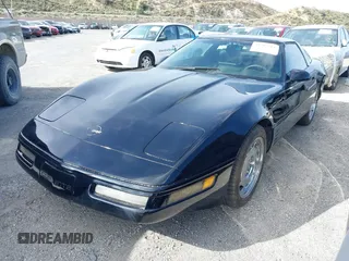 1992 Chevrolet Corvette z VIN 1G1YY23P7N5115133, wystawiony jako IAAI lot #41797315 z przebiegiem 138 579 mil mil oraz . Historia ofert i sprzedaży dostępna na DreamBid. Obrazek 17.