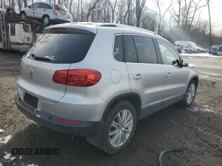 2016 Volkswagen Tiguan S with VIN WVGBV7AXXGW554423, listed as a Copart auction lot 44310835 with 123,118 mi miles and Salvage Title. Bid and sale history available at DreamBid. Image 3.