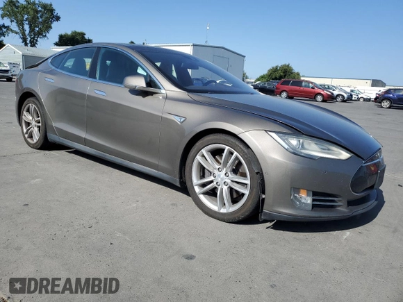 2016 Tesla Model S 90D with VIN 5YJSA1E2XGF133933, listed as a Copart auction lot 60736445 with 203,063 mi miles and Salvage title. Bid and sale history available at DreamBid. Image 4.