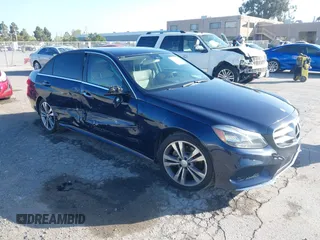 2016 Mercedes-Benz E 350 Sport z VIN WDDHF5KB7GB261076, wystawiony jako IAAI lot #42194870 z przebiegiem 86 988 mil mil oraz . Historia ofert i sprzedaży dostępna na DreamBid. Obrazek 1.