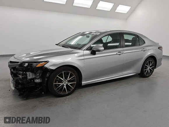 2022 Toyota Camry SE with VIN 4T1G11AK1NU670511, listed as a Copart auction lot 52487225 with 57,583 mi miles and Clean Title. Bid and sale history available at DreamBid. Image 1.