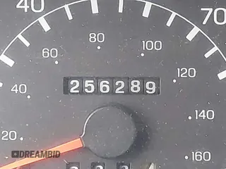 1999 Ford F-250 XL с VIN 1FTNX20L2XEC79228, выставлен на аукционе IAAI как лот 40369897 с пробегом 256 289 миль миль и . История ставок и продаж доступна на DreamBid. Изображение 16.