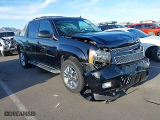 2011 Chevrolet Avalanche LT with VIN 3GNMCFE03BG351852, listed as a IAAI auction lot 42083263 with 92,292 mi miles. Bid and sale history available at carsss.com. Image 1.