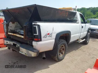 2006 Chevrolet Silverado 3500 SRW Wrk Trk z VIN 1GCHK34U36E213547, wystawiony jako IAAI lot #42521595 z przebiegiem 202 693 mil mil oraz . Historia ofert i sprzedaży dostępna na DreamBid. Obrazek 4.