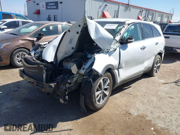 2020 Kia Sorento LX V6 with VIN 5XYPG4A56LG670260, listed as a IAAI auction lot 41664017 with 70,402 mi miles. Bid and sale history available at carsss.com. Image 2.