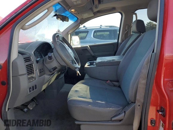 2006 Nissan Titan SE z VIN 1N6AA07A36N556439, wystawiony jako Copart lot #49556645 z przebiegiem 258 089 mil mil oraz Szkoda całkowita • Salvage title. Historia ofert i sprzedaży dostępna na DreamBid. Obrazek 7.