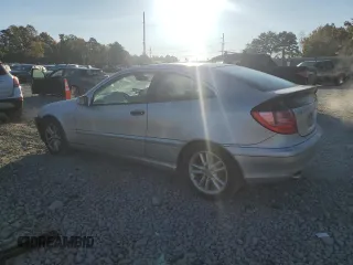 2003 Mercedes-Benz C z VIN WDBRN64J63A492447, wystawiony jako Copart lot #76932584 z przebiegiem 161 869 mil mil oraz Szkoda całkowita • Salvage title. Historia ofert i sprzedaży dostępna na DreamBid. Obrazek 2.