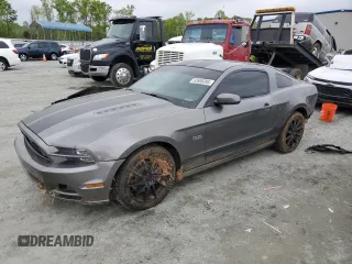 2014 Ford Mustang GT z VIN 1ZVBP8CF3E5211722, wystawiony jako Copart lot #52608395 z przebiegiem 139 725 mil mil oraz Szkoda całkowita • Salvage title. Historia ofert i sprzedaży dostępna na DreamBid. Obrazek 1.