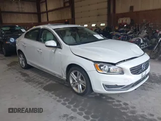 2015 Volvo S60 T5 Premier z VIN YV1612TKXF1348479, wystawiony jako IAAI lot #42555934 z przebiegiem 138 062 mil mil oraz . Historia ofert i sprzedaży dostępna na DreamBid. Obrazek 1.
