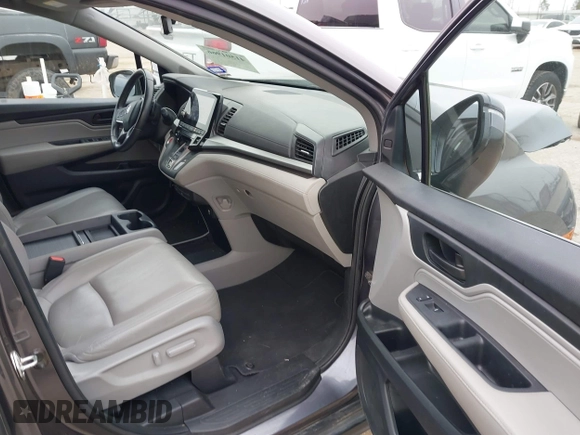 2020 Honda Odyssey EX-L with VIN 5FNRL6H77LB066781, listed as a IAAI auction lot 41501966 with 86,147 mi miles. Bid and sale history available at carsss.com. Image 5.