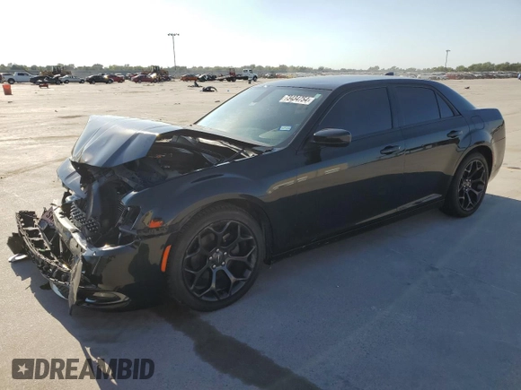 2020 Chrysler 300 S z VIN 2C3CCABG6LH137405, wystawiony jako Copart lot #73434754 z przebiegiem 68 064 mil mil oraz Czysty tytuł • Clean title. Historia ofert i sprzedaży dostępna na DreamBid. Obrazek 1.