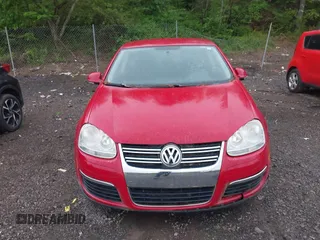 2010 Volkswagen Jetta Sedan Limited with VIN 3VWAX7AJ5AM145529, listed as a IAAI auction lot 42111201 with 156,307 mi miles. Bid and sale history available at carsss.com. Image 6.