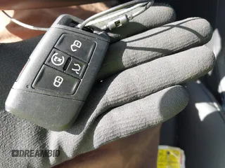 2024 Volkswagen Tiguan Wolfsburg Edition z VIN 3VV6B7AX8RM224282, wystawiony jako IAAI lot #42571544 z przebiegiem 16 516 mil mil oraz . Historia ofert i sprzedaży dostępna na DreamBid. Obrazek 11.