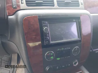 2009 Chevrolet Tahoe LTZ z VIN 1GNFK33089R218771, wystawiony jako IAAI lot #41789581 z przebiegiem 209 247 mil mil oraz . Historia ofert i sprzedaży dostępna na DreamBid. Obrazek 20.