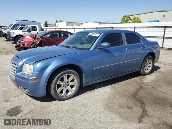 2007 Chrysler 300 Touring z VIN 2C3KA53G17H846188, wystawiony jako Copart lot #56031625 z przebiegiem 121 198 mil mil oraz Szkoda całkowita • Salvage title. Historia ofert i sprzedaży dostępna na DreamBid. Obrazek 1.