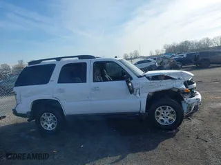 2005 Chevrolet Tahoe Z71 with VIN 1GNEK13T55R268077, listed as a IAAI auction lot 41442024 with 205,176 mi miles. Bid and sale history available at carsss.com. Image 13.