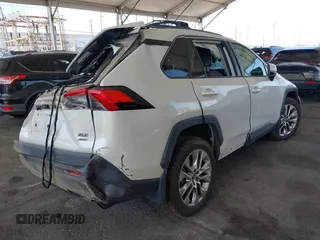2021 Toyota RAV4 XLE Premium z VIN 2T3A1RFV1MW153237, wystawiony jako IAAI lot #42519130 z przebiegiem 52 471 mil mil oraz . Historia ofert i sprzedaży dostępna na DreamBid. Obrazek 4.