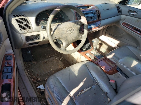 2004 Toyota Camry LE z VIN 4T1BE30K44U299631, wystawiony jako Copart lot #53949745 z przebiegiem 247 444 mil mil oraz Szkoda całkowita • Salvage title. Historia ofert i sprzedaży dostępna na DreamBid. Obrazek 8.
