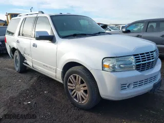 2010 Lincoln Navigator with VIN 5LMJJ2J55AEJ08571, listed as a IAAI auction lot 41400627 with 254,067 mi miles. Bid and sale history available at carsss.com. Image 1.