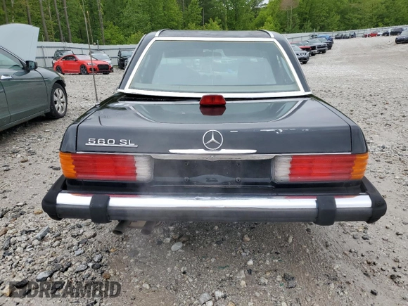 1986 Mercedes-Benz 560 SL z VIN WDBBA48D2GA050261, wystawiony jako Copart lot #58388025 z przebiegiem 199 750 mil mil oraz Czysty tytuł • Clean title. Historia ofert i sprzedaży dostępna na DreamBid. Obrazek 6.