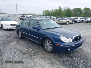 2004 Hyundai Sonata GLS with VIN KMHWF35H44A042496, listed as a IAAI auction lot 41942392 with 195,632 mi miles. Bid and sale history available at carsss.com. Image 1.