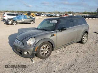 2013 MINI Clubman z VIN WMWZF3C59DT489918, wystawiony jako Copart lot #50501625 z przebiegiem 112 669 mil mil oraz Szkoda całkowita • Salvage title. Historia ofert i sprzedaży dostępna na DreamBid. Obrazek 1.