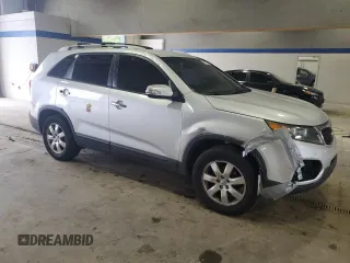 2012 Kia Sorento LX z VIN 5XYKT3A69CG294520, wystawiony jako Copart lot #59002835 z przebiegiem Nie podano mil oraz Czysty tytuł • Clean title. Historia ofert i sprzedaży dostępna na DreamBid. Obrazek 4.