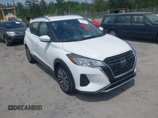 2024 Nissan Kicks SV z VIN 3N1CP5CV2RL470207, wystawiony jako IAAI lot #42202232 z przebiegiem 5 439 mil mil oraz . Historia ofert i sprzedaży dostępna na DreamBid. Obrazek 1.