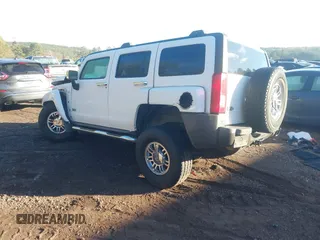 2008 Hummer H3 SUV Alpha with VIN 5GTEN13L288102473, listed as a IAAI auction lot 40927581 with 213,815 mi miles. Bid and sale history available at carsss.com. Image 3.