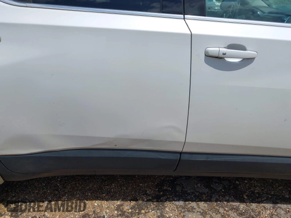 2018 Chevrolet Traverse LT Cloth z VIN 1GNERGKW8JJ279285, wystawiony jako IAAI lot #41795111 z przebiegiem 261 975 mil mil oraz . Historia ofert i sprzedaży dostępna na DreamBid. Obrazek 17.