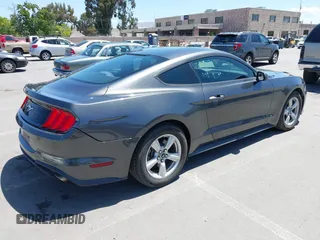 2018 Ford Mustang EcoBoost z VIN 1FA6P8TH1J5145175, wystawiony jako IAAI lot #42268107 z przebiegiem 97 211 mil mil oraz . Historia ofert i sprzedaży dostępna na DreamBid. Obrazek 4.