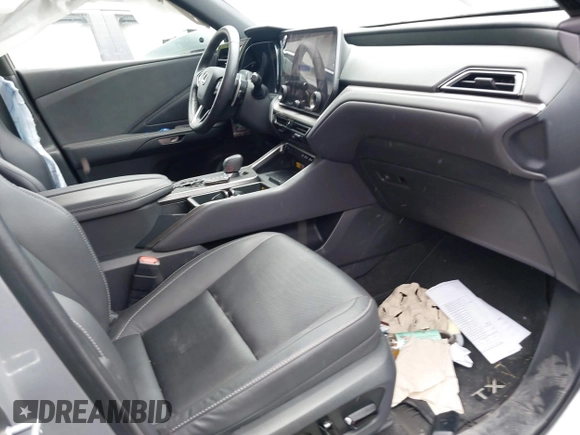 2024 Lexus TX 350 with VIN 5TDAAAB6XRS011333, listed as a IAAI auction lot 42293966 with 19,146 mi miles and . Bid and sale history available at DreamBid. Image 5.