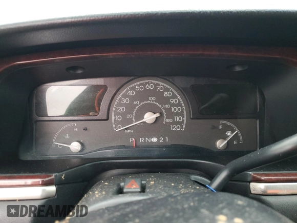2003 Lincoln Town Car Executive z VIN 1L1FM81W33Y653215, wystawiony jako Copart lot #84396364 z przebiegiem Nie podano mil oraz Szkoda całkowita • Salvage title. Historia ofert i sprzedaży dostępna na DreamBid. Obrazek 8.