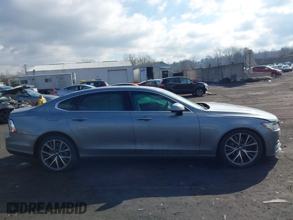 2018 Volvo S90 Momentum with VIN LVY982MK9JP023138, listed as a IAAI auction lot 41662118 with 143,464 mi miles. Bid and sale history available at carsss.com. Image 13.