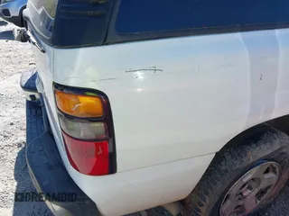 2005 Chevrolet Tahoe Z71 with VIN 1GNEC13T75R137262, listed as a IAAI auction lot 41986209 with 292,885 mi miles. Bid and sale history available at carsss.com. Image 12.