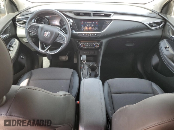 2022 Buick Encore GX Select z VIN KL4MMDSL2NB116455, wystawiony jako Copart lot #54959435 z przebiegiem 63 920 mil mil oraz Czysty tytuł • Clean title. Historia ofert i sprzedaży dostępna na DreamBid. Obrazek 8.