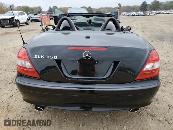 2008 Mercedes-Benz SLK 350 z VIN WDBWK56F28F174575, wystawiony jako Copart lot #82438104 z przebiegiem Nie podano mil oraz Czysty tytuł • Clean title. Historia ofert i sprzedaży dostępna na DreamBid. Obrazek 6.