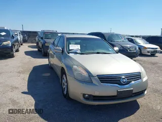 2009 Nissan Altima 2.5 S with VIN 1N4AL21E69N532960, listed as a IAAI auction lot 42036746 with 245,637 mi miles. Bid and sale history available at carsss.com. Image 1.