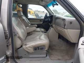 2002 GMC Yukon XL SLT with VIN 1GKFK16Z32J158981, listed as a IAAI auction lot 41951988 with 245,650 mi miles. Bid and sale history available at carsss.com. Image 5.
