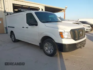 2021 Nissan NV Cargo S z VIN 1N6BF0KM3MN806525, wystawiony jako IAAI lot #41749646 z przebiegiem 128 728 mil mil oraz . Historia ofert i sprzedaży dostępna na DreamBid. Obrazek 1.