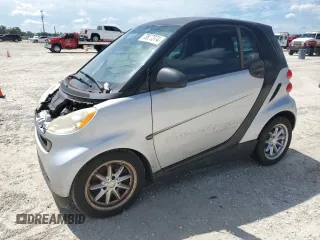 2009 Smart fortwo Pure z VIN WMEEJ31X69K280705, wystawiony jako Copart lot #73877374 z przebiegiem Nie podano mil oraz Nie do naprawy • Non repairable. Historia ofert i sprzedaży dostępna na DreamBid. Obrazek 1.